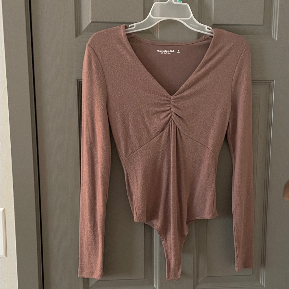 Abercrombie & Fitch Ruched V-Neck Bodysuit - Dusty Rose